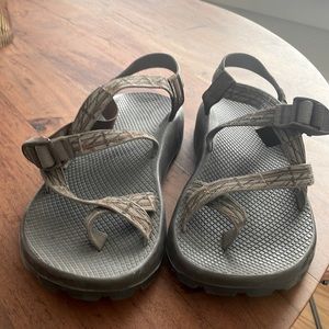 Mens Brown chacos